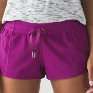 LULULEMON Original Hotty Hot 2.5 inch short in Deep  fuschia - size 10